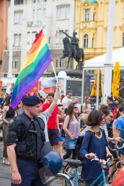 15 Zagreb gurur. Lgbtiq eylemciler Ban Josip Jelacic kare üzerinde.