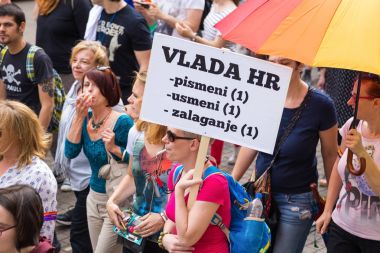 15 Zagreb gurur. Lgbtiq eylemci holding afiş.