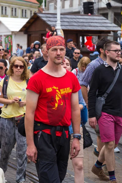 15ème fierté de Zagreb. Militants LGBTIQ sur la place Ban Josip Jelacic . — Photo