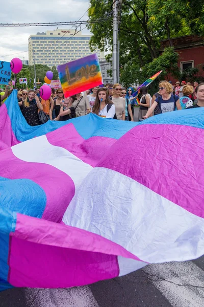15th Zagreb pride. LGBTIQ activists holding flag. — Stock Photo, Image