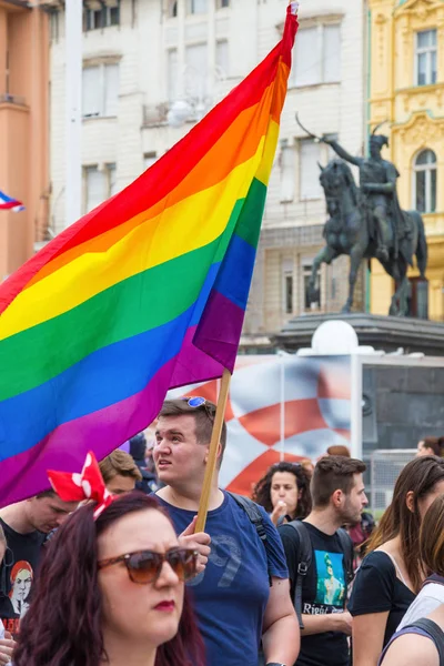 Orgulho Zagreb 15. Ativistas LGBTIQ na Praça Jelacic Ban Josip . — Fotografia de Stock