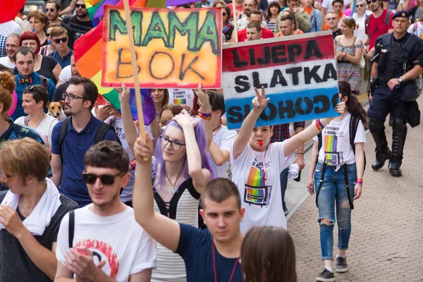 Orgulho Zagreb 15. Ativistas LGBTIQ na Praça Jelacic Ban Josip . — Fotografia de Stock
