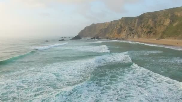 Praia da Adraga sayısı deniz kenarı — Stok video