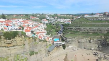 Azenhas Mar Köyü Plajı