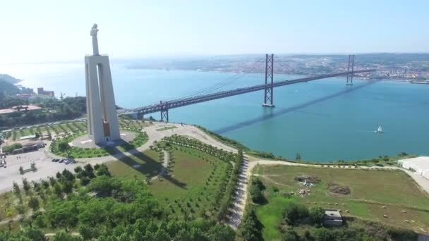 Kristus konungen med utsikt över Lissabon — Stockvideo