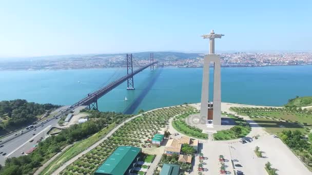 Christ the king mit blick auf lisbon — Stockvideo