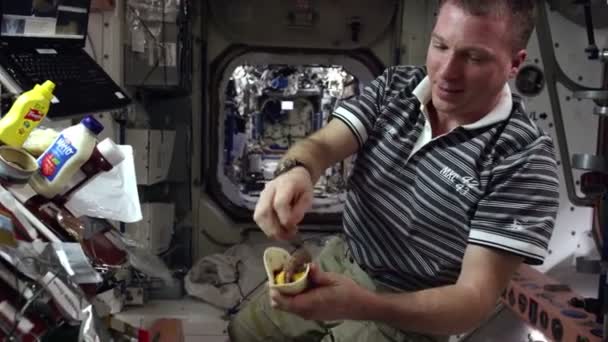 宇航员在空间站 — 图库视频影像
