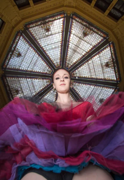 Ballerina performer in città — Foto Stock