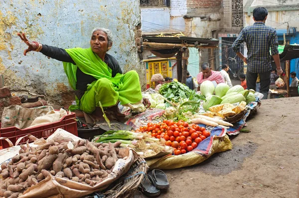 Street sales woman sitting at food stand. — Stock Photo, Image