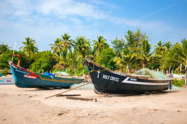 Barca dei pescatori sulle spiagge sabbiose di Goa . — Foto Stock