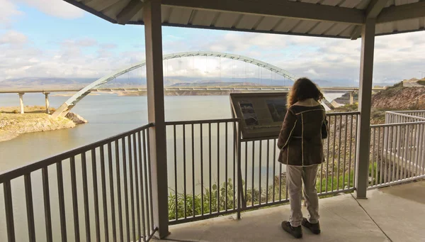 Uma ponte de suspensão na Rota Estadual do Arizona 188 — Fotografia de Stock