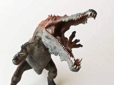 Baryonyx, ağır pençe anlam adında bir dinozor