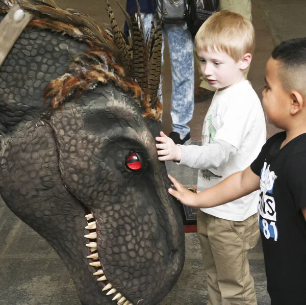A Young T-Rex, Tracey, at T-Rex Planet, Tucson Expo Center — Stock Photo, Image