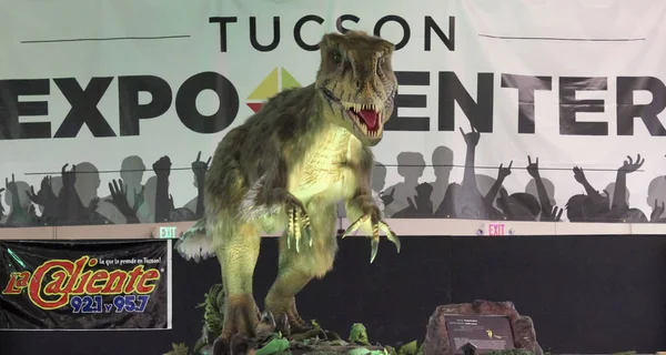 Ένας δεινόσαυρος Βελοσιράπτορα περιφέρεται πλανήτη T-Rex — Φωτογραφία Αρχείου