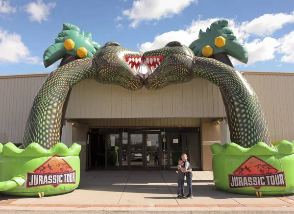 Een ingang van T-Rex planeet, Tucson Expo Center — Stockfoto