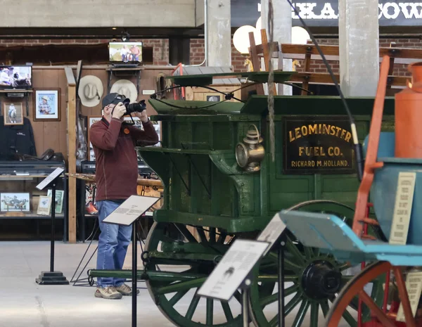 En fotograf fungerar på Texas Cowboy Hall of Fame — Stockfoto