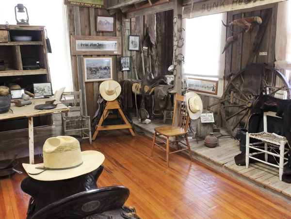Uma sala de artefatos, a oeste do Museu Pecos — Fotografia de Stock