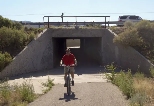 A Bicyclist Joins the Santa Fe Rail Trail — Stock Photo, Image