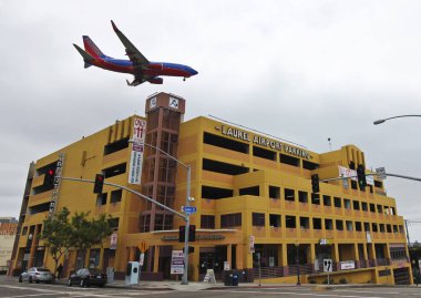 Güneybatı Jet garaj otopark defne üzerinde düşük yaklaşım