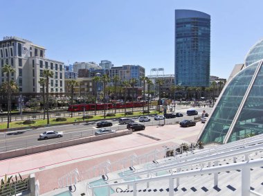 San Diego sürücüde liman boyunca Mts arabası yarışları