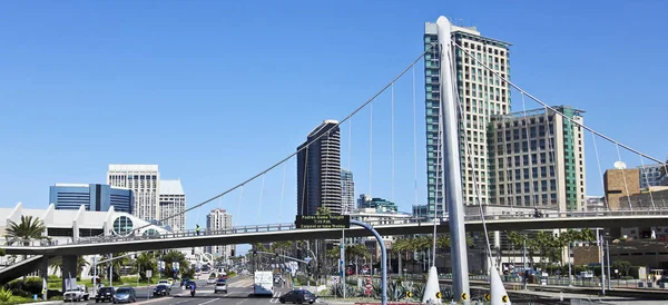 A Harbor Drive Pedestrian Bridge in San Diego — Stock Photo, Image