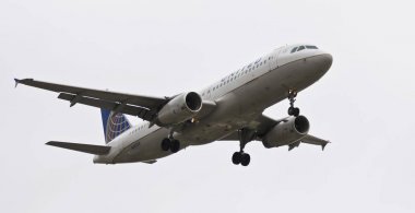 Bir Airbus A320, flep ve iniş aşağı