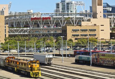 San Diego Petco Park ve Metropolitan Transit System Center