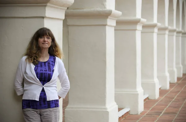 A Woman Stands Amid Spanish Revival Style Architecture — Stock Photo, Image