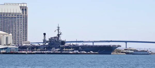 Vista del lado de estribor del USS Midway, San Diego —  Fotos de Stock