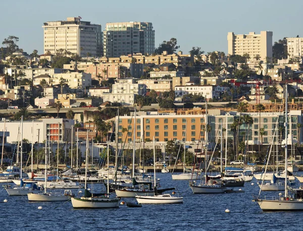 En vy av bankirer Hill från San Diego Bay — Stockfoto
