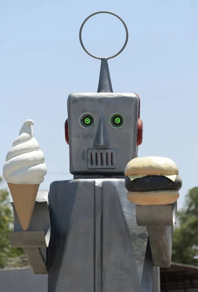 Een Robot genaamd Sparky op Sparkys, een langs de weg attractie in Hatch — Stockfoto