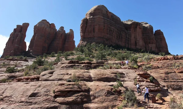 Zoals Cathedral Rock Trail stijgt, wandelaars geworden klimmers — Stockfoto