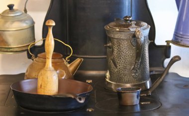 Vintage soba üzerinde bir Vintage pişirme seti