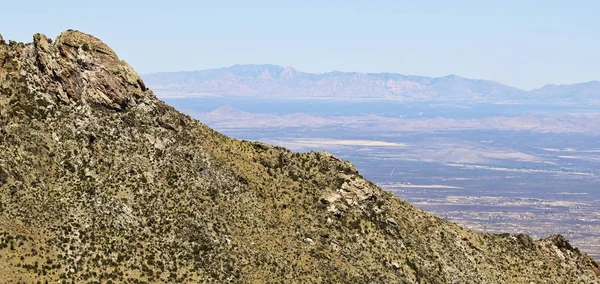 Una vista de las montañas Huachuca, Mule y Dragoon —  Fotos de Stock