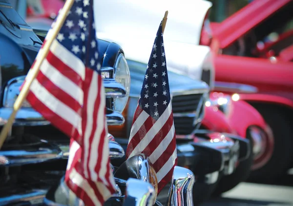 American Flags and Chrome, a Fourth of July Car Show — Stock Photo, Image
