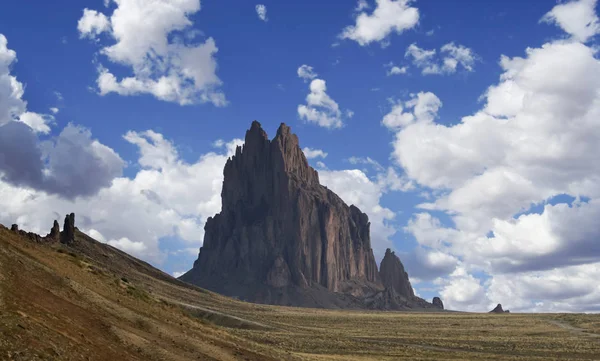 Una veduta di Shiprock nel Nuovo Messico — Foto Stock