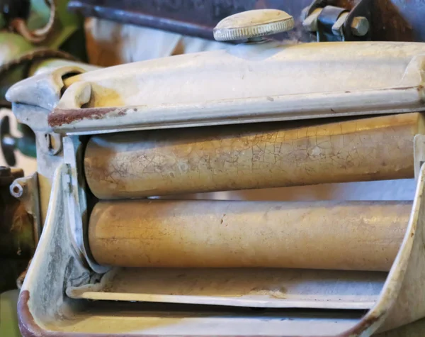 Pemandangan Rollers pada Vintage Wringer Mangle Mesin cuci — Stok Foto