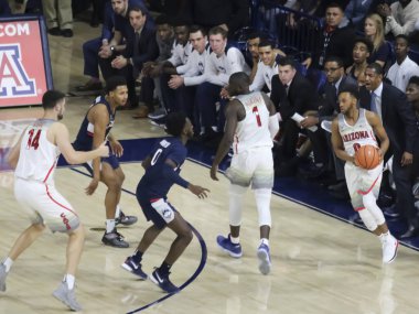 Arizona Guard Jackson-Cartwright top Uconn B tarafından işleme