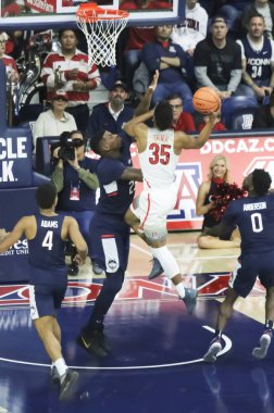 Arizona Guard Allonzo Trier sepete gider