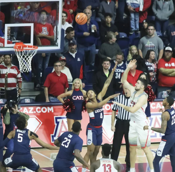 A Battle Underneath as Ristic Shoots Over Adams — Stock Photo, Image