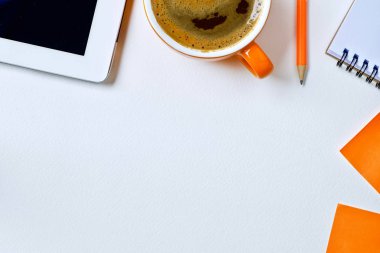 Dizüstü defter kalem masada