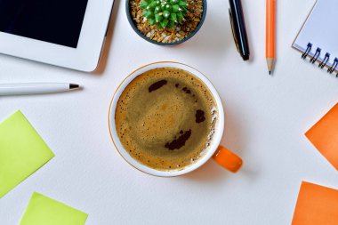 Dizüstü defter kalem masada