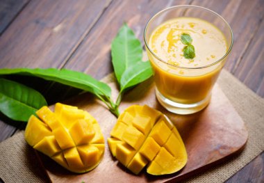 Mango taze meyve suyu