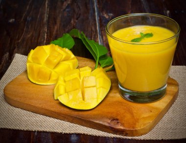 Mango taze meyve suyu