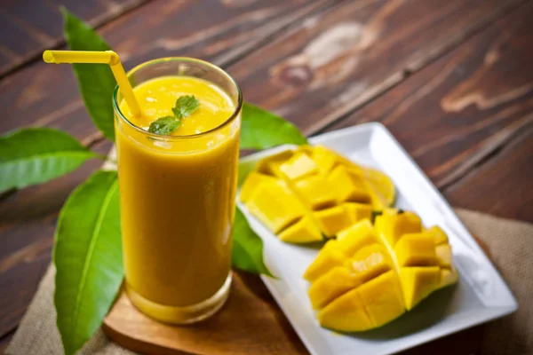 mango juice fresh fruit