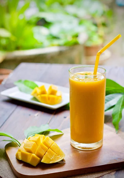 Mango juice fresh fruit — Stock Photo, Image