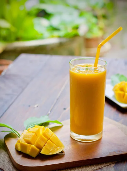 Mango juice fresh fruit — Stock Photo, Image