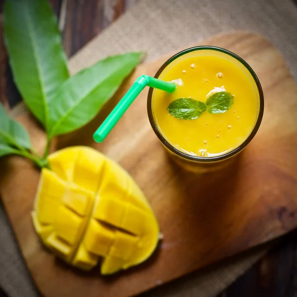 Mango juice fresh fruit — Stock Photo, Image