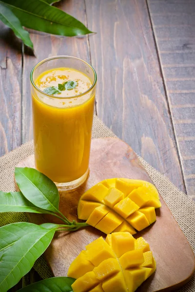 Mango fresh fruit juice — Stock Photo, Image