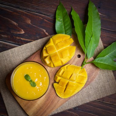Mango taze meyve suyu